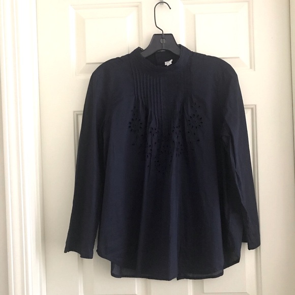 Gap high neck Top with Eyelet cutouts on chest XS - Picture 2 of 7